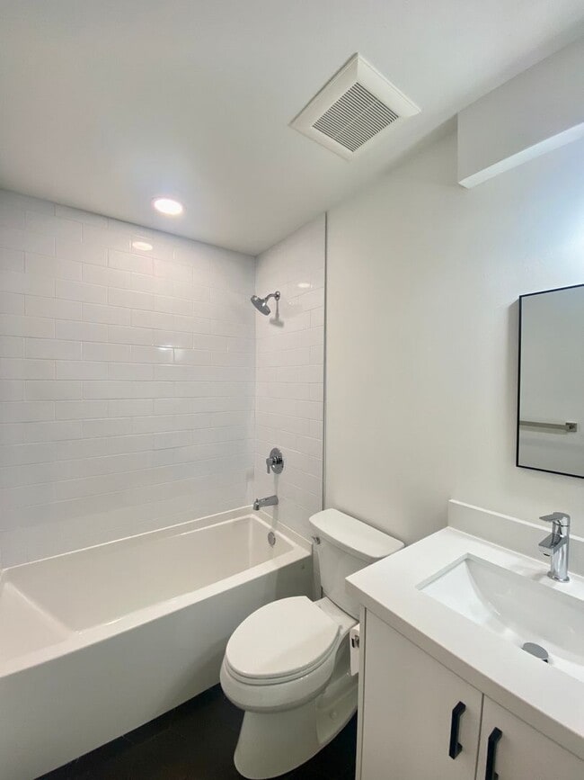 Foto del edificio - Nearly new 3B3B townhouse For Rent