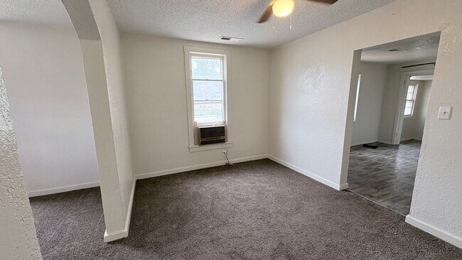 Foto del edificio - 501 E 3rd St