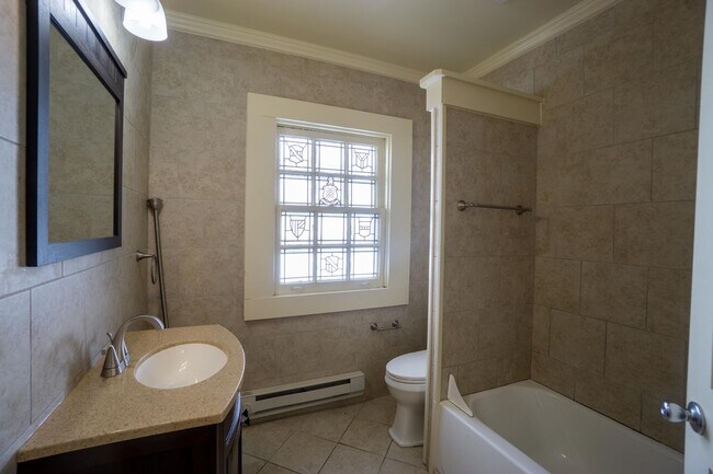 Foto del edificio - Available 6/1/26 - Spacious Home with Garage