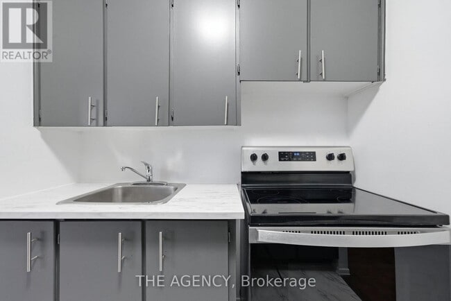 Building Photo - 2350 Dundas St W