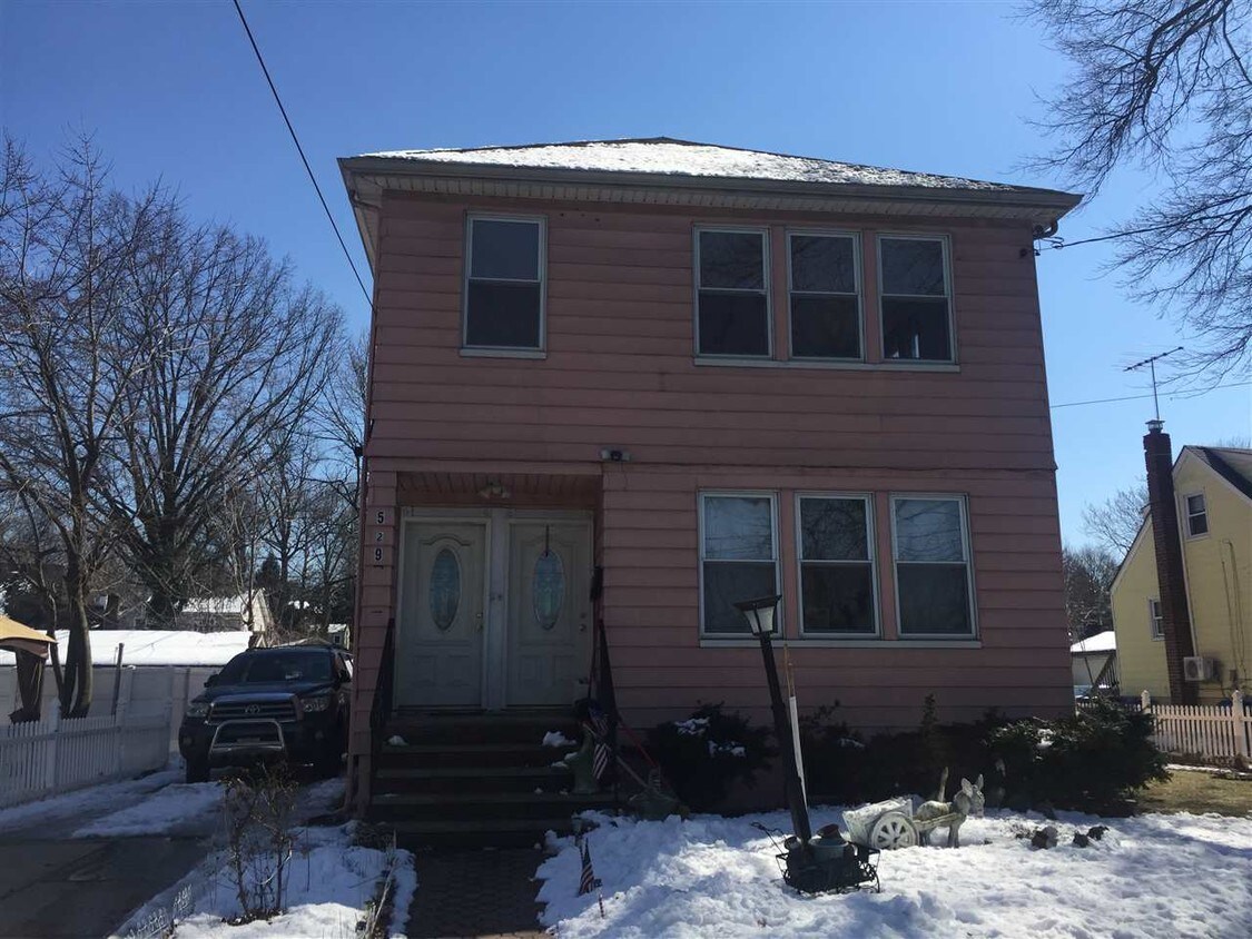 Primary Photo - 529 Riverside Ave