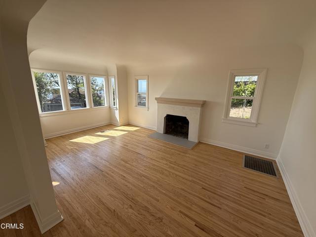 Foto del edificio - 2371 Foster Ave