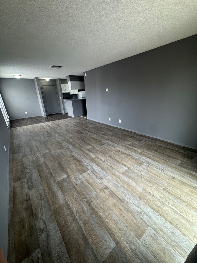 Building Photo - 2405 E 55th Pl