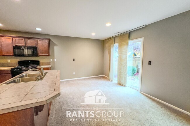 Foto del edificio - Spacious 4-Bedroom, 2.5-Bath Home with Open Layout in Lacey!