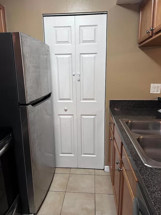 Foto del edificio - 209 Lake Brook Cir
