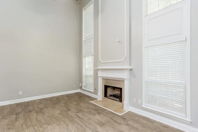 Building Photo - 2231 Creekway Dr