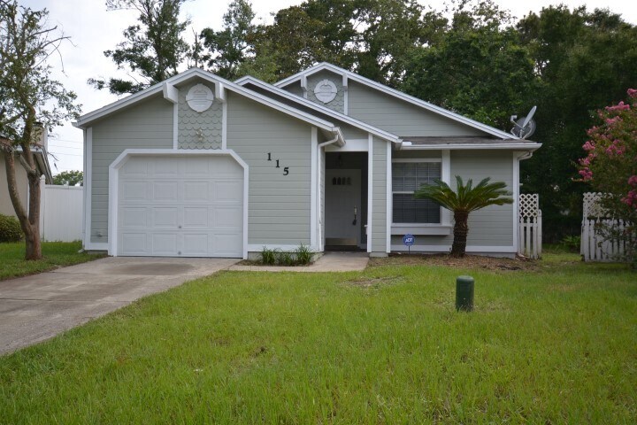 Cute 3 BR/2 BR Home ~ Community Pool ~ Fe... - Cute 3 BR/2 BR Home  ~ Community Pool ~ Fe...