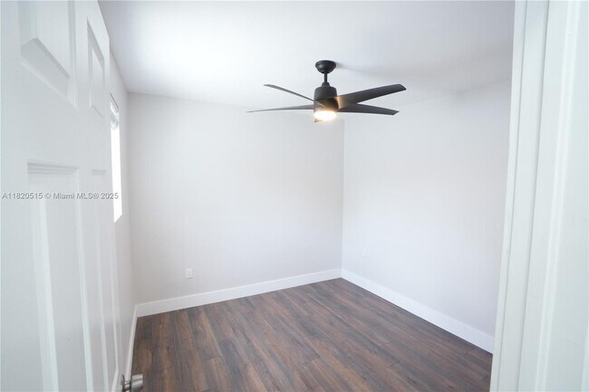 Foto del edificio - 14530 NW 11th Ct