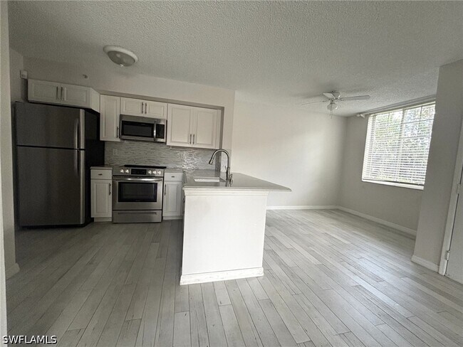 Foto del edificio - 1260 Wildwood Lakes Blvd