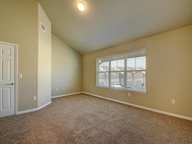 Building Photo - 1620 Bryant Dr