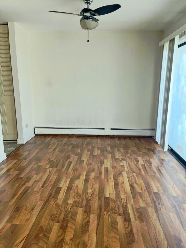 Foto del edificio - 3200 Bayside Dr
