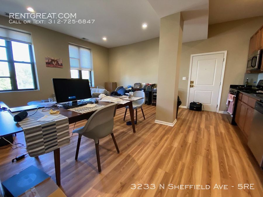 Foto principal - 3233 N Sheffield Ave