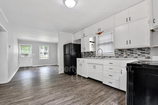 Building Photo - 1733 McDonald Ln