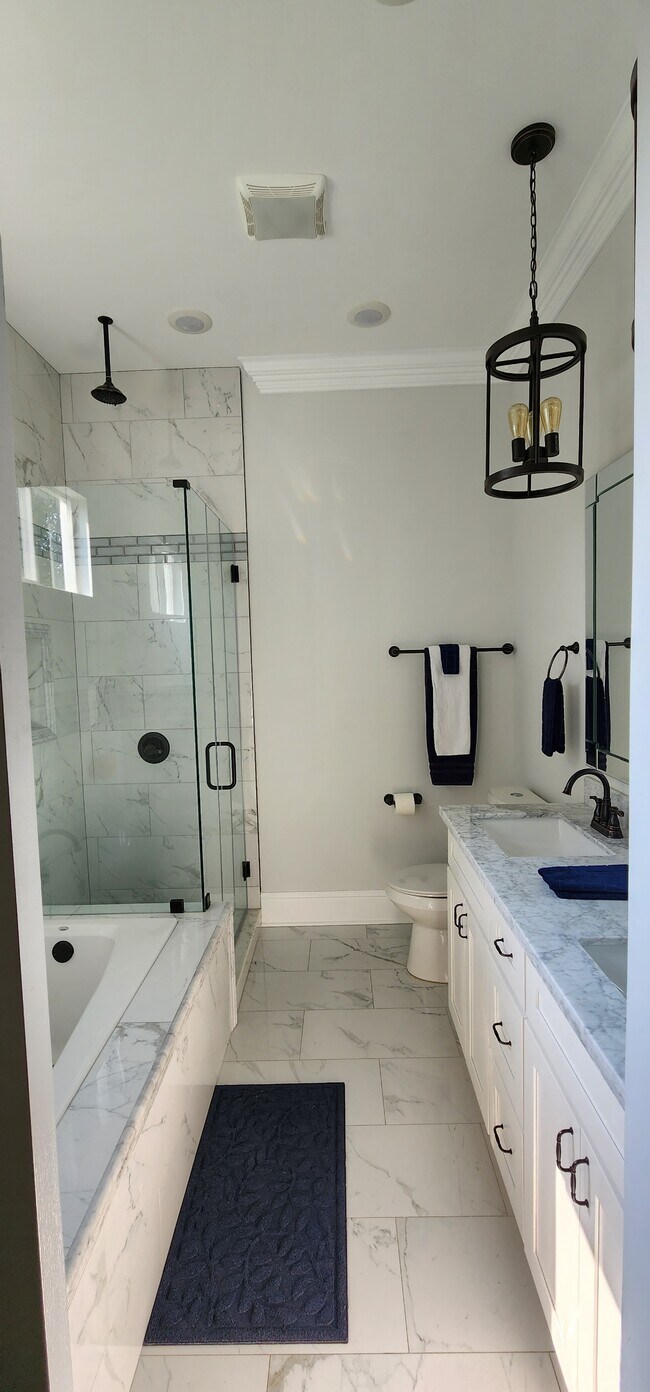 Baño del dormitorio principal - 3019 Delachaise St