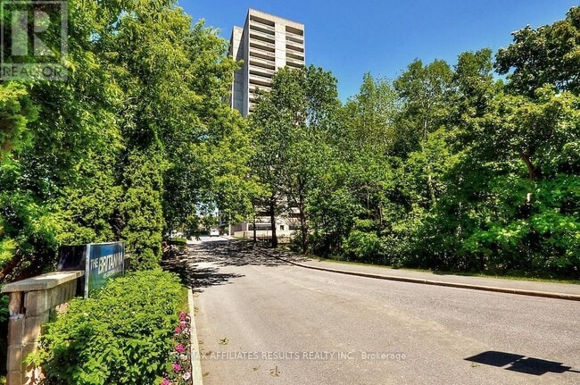 Photo du bâtiment - 415-1415 Greenview Ave
