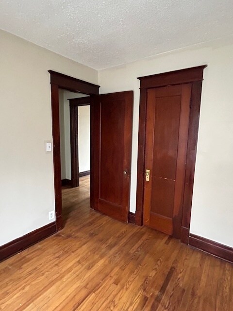 Foto del edificio - 300 Roesch Ave