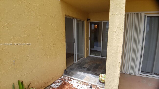 Foto del edificio - 7640 Westwood Dr