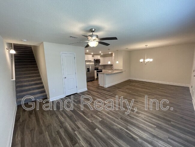 Foto del edificio - 4427 Village Oak Ln