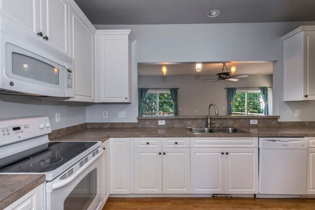 Foto del edificio - Rare opportunity to rent on LAKE MURRAY!