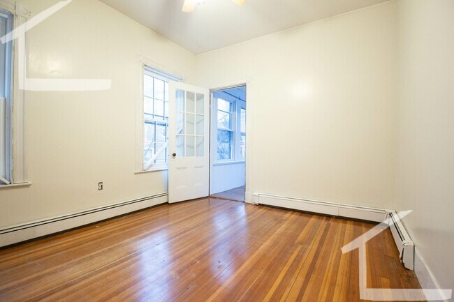 Building Photo - BROOKLINE 4 BED!!!!!!