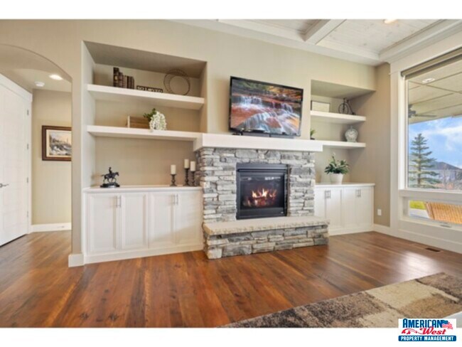 Building Photo - 845 S Lake Pointe Way