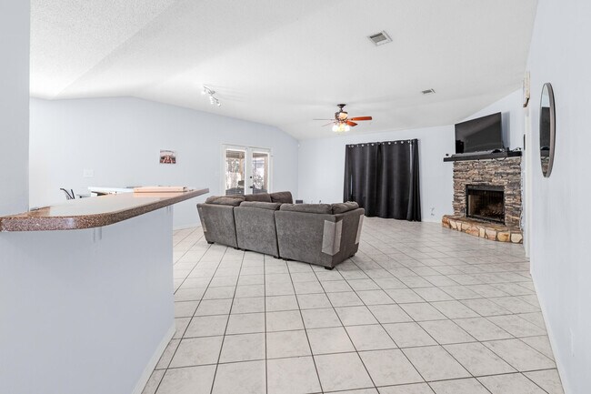 Building Photo - 470 Managua Way