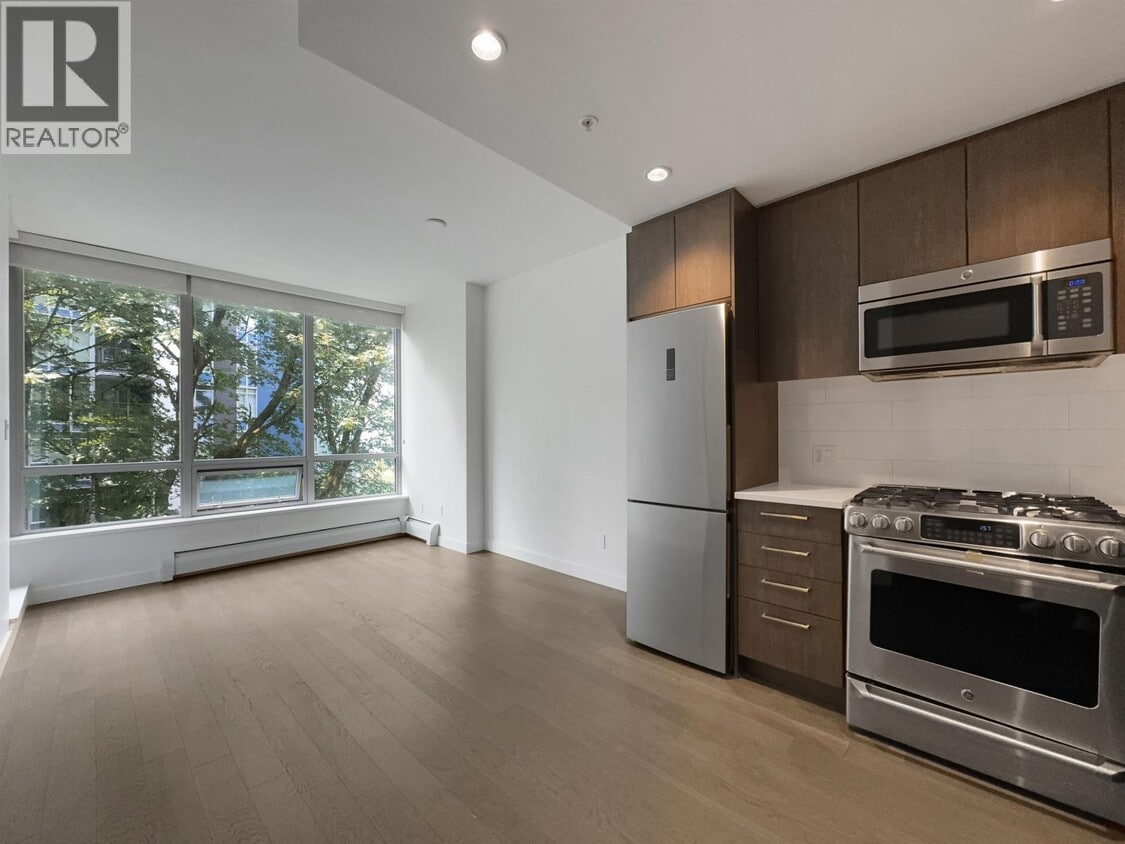 Photo principale - 9060-9060 University Crescent