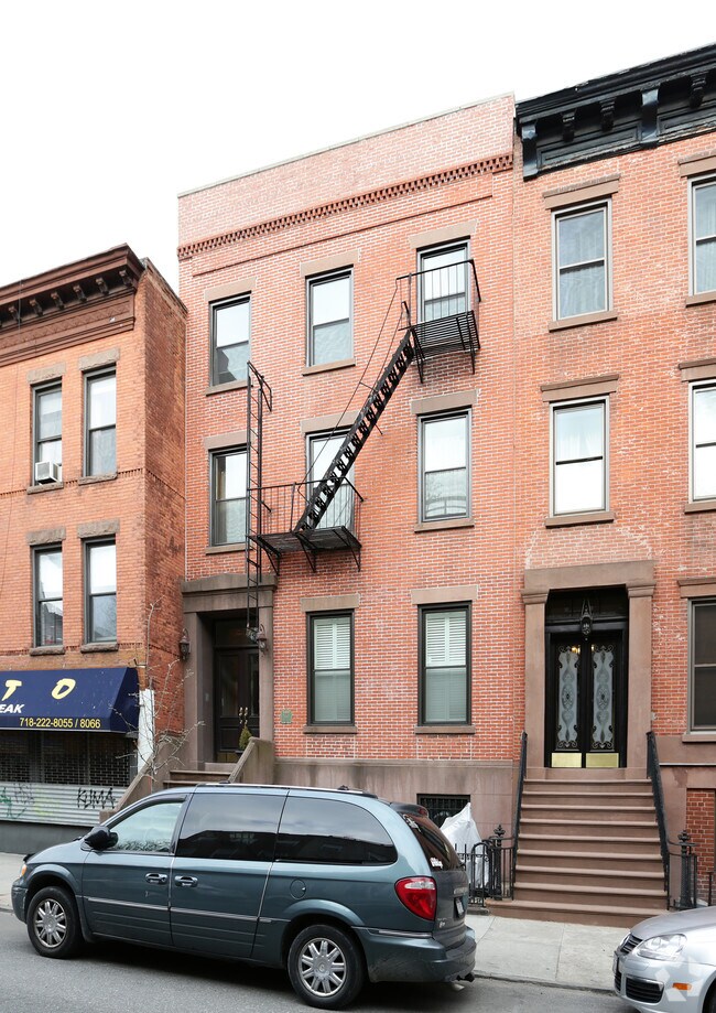 Building Photo - 550 Henry St