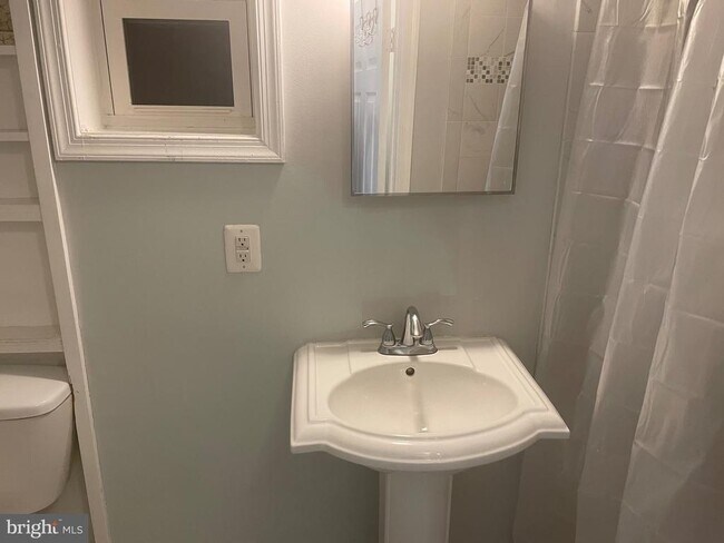 Foto del edificio - 7140 Harrison Ln