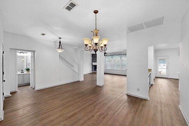 Building Photo - 415 Hidden Ridge Dr