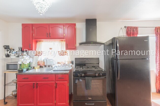 Foto del edificio - 1362 E 61st St