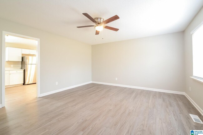 Foto del edificio - 1003 Oak Blvd