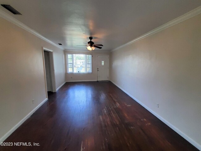 Foto del edificio - 5040 Palmer Ave
