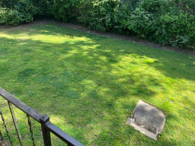 Foto del edificio - 3221 Westbrook Dr