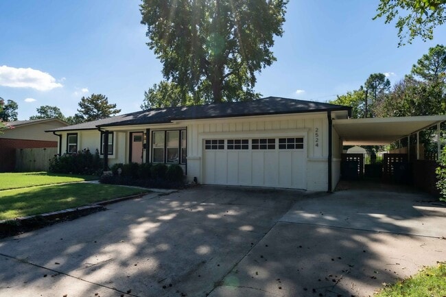 Building Photo - Stunning 3-Bedroom, 2-Bathroom Home with M...