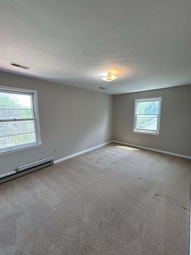 Foto del edificio - 121 Edgewood Dr