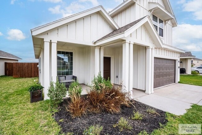 Foto del edificio - 2168 Grove Ln
