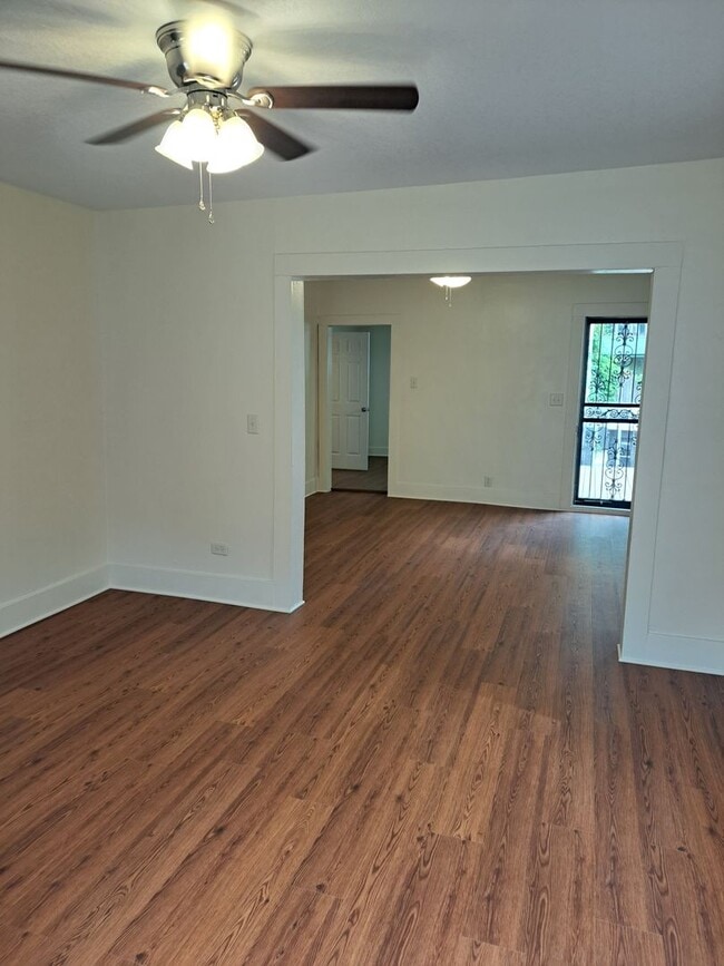 Building Photo - 2 BR House in West Central