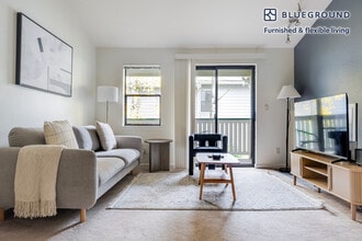 Building Photo - 15850 NE 40th St