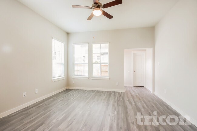 Foto del edificio - 9835 Willow Creek Commerce Dr