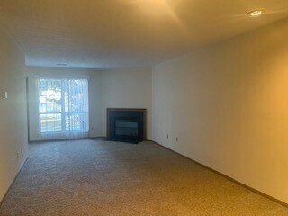 Foto del edificio - Now Leasing 2 Bedroom 1.5 Condo Located in...