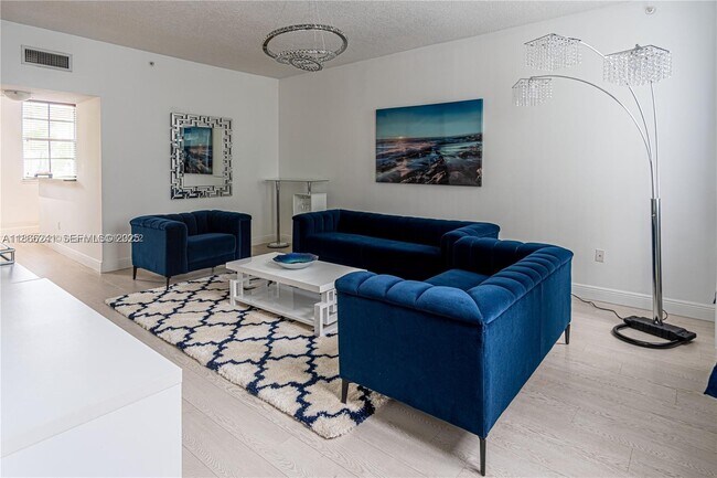 Foto del edificio - 2069 S Ocean Dr