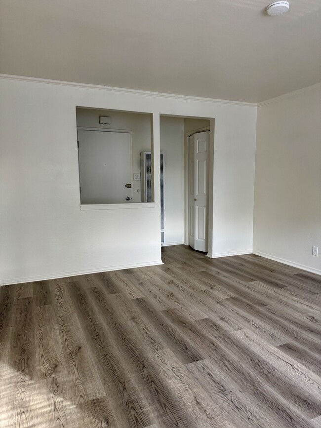 front door into living room alcove with closet - 554 Monterey Blvd Apartments