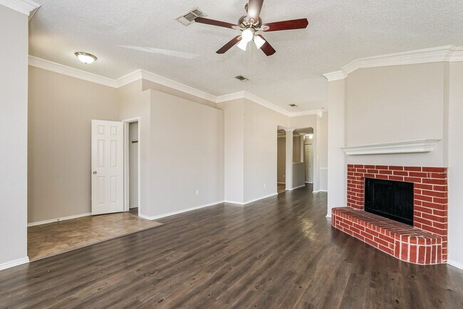 Foto del edificio - 1004 Chancellorsville Pkwy