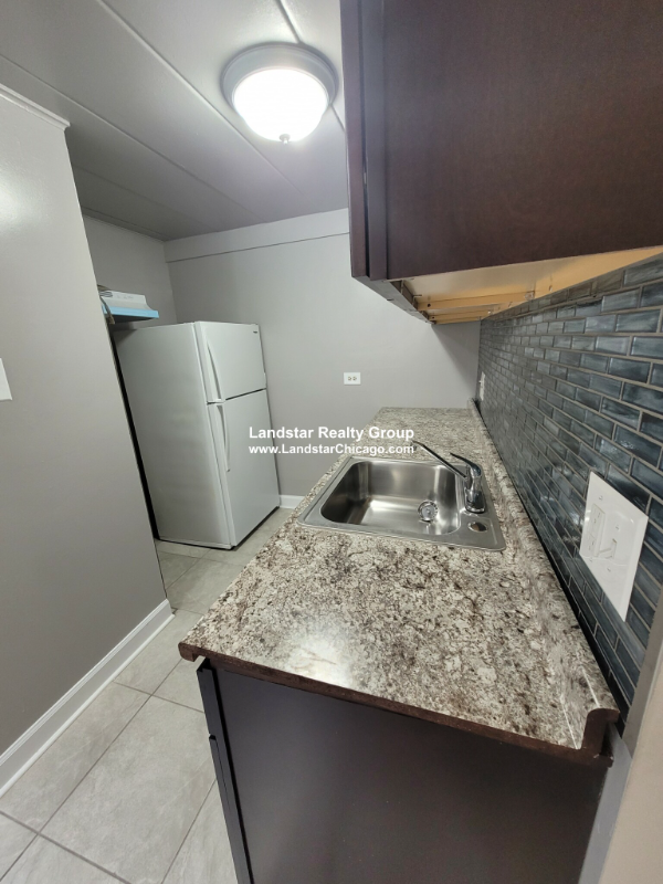 Building Photo - 9610 Ivanhoe Ave