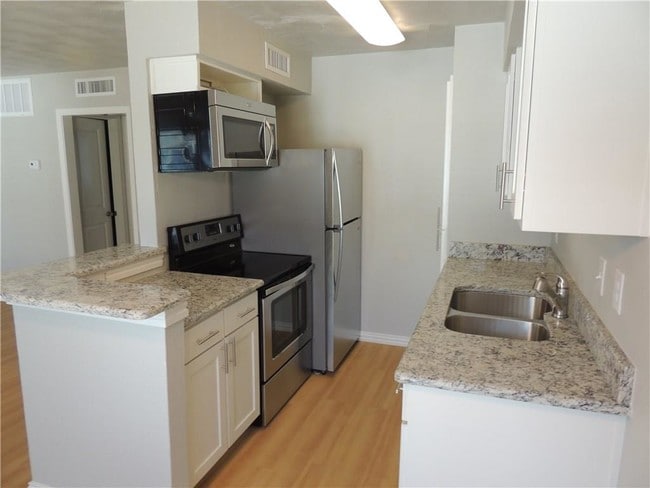 Building Photo - 4611 Munger Ave