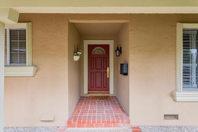 Building Photo - Updated Home with Air Conditioning!!!