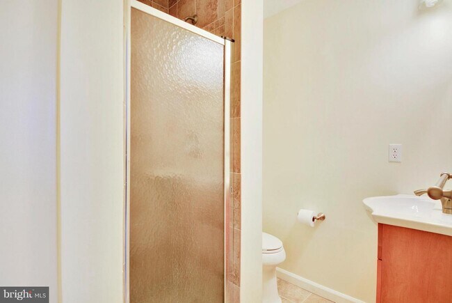 Building Photo - 2523 Baldwin Cres NE