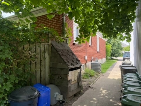 Building Photo - 629 Wallace St