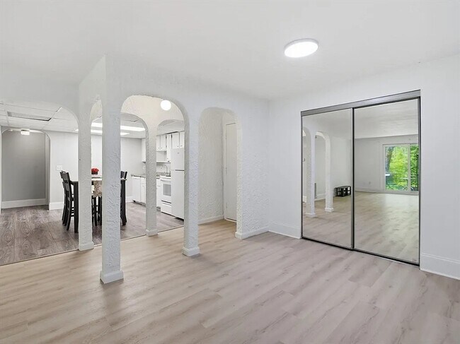 Foto del edificio - 15 Shadowbrook Ln